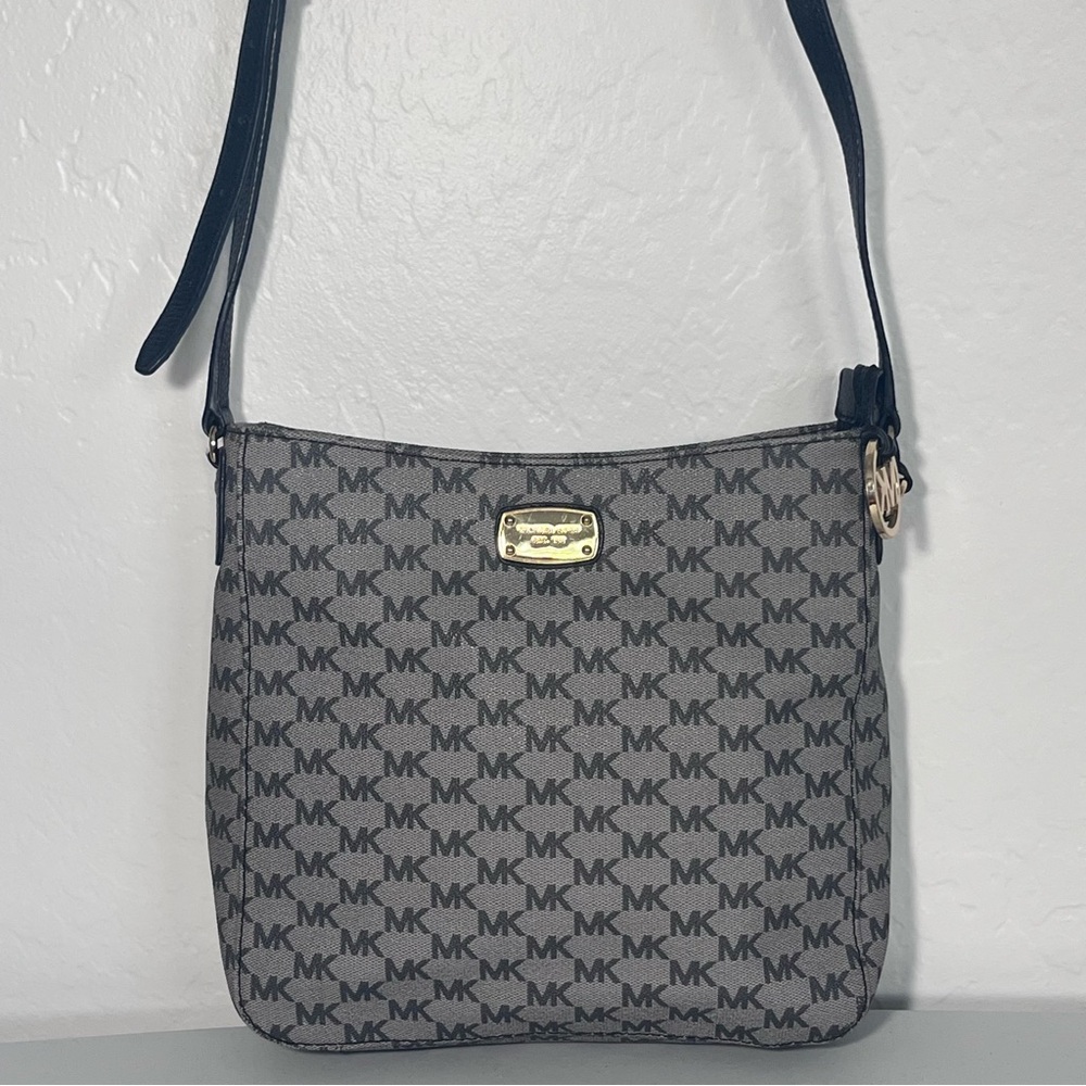Michael Kors Jet Set Travel Large Logo Messenger Bag